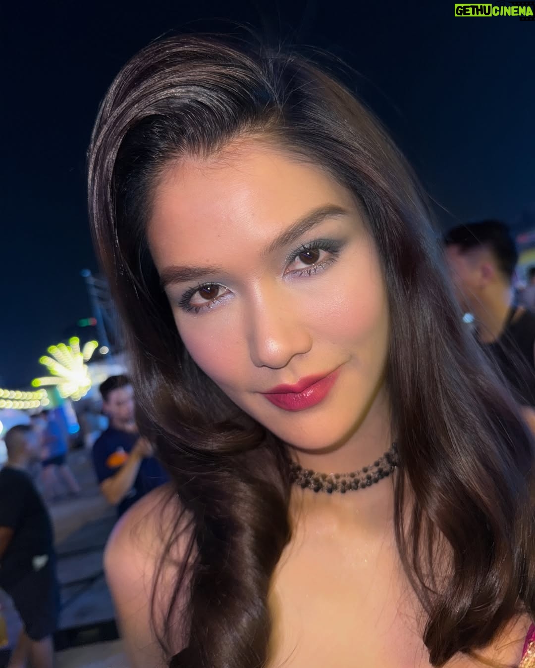 Aniporn Chalermburanawong - 26.1K Likes - สุขสันต์วันเกิดเพื่อนเอแคลร์ วันนี้พี่จินพาพี่นางมางานเอแคลร์ได้แล้วนะ😜🫶🏻🎂 @juepakofficial
#เอแคลร์เฟสติวัล #วันเกิดเอแคลร์