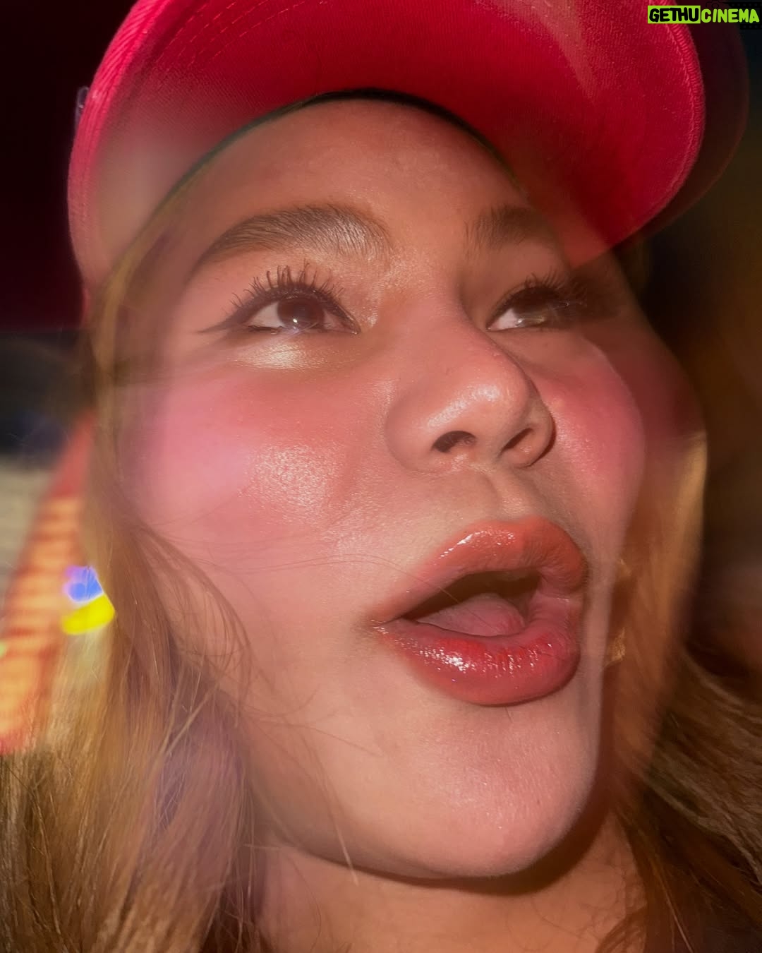 Aniporn Chalermburanawong - 26.1K Likes - สุขสันต์วันเกิดเพื่อนเอแคลร์ วันนี้พี่จินพาพี่นางมางานเอแคลร์ได้แล้วนะ😜🫶🏻🎂 @juepakofficial
#เอแคลร์เฟสติวัล #วันเกิดเอแคลร์