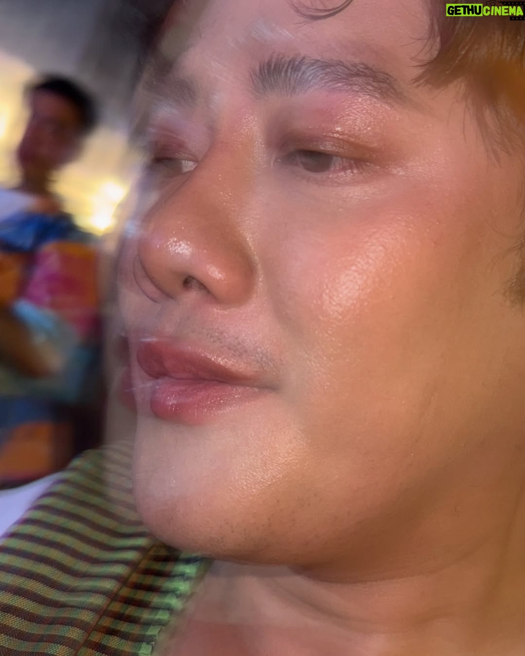 Aniporn Chalermburanawong - 26.1K Likes - สุขสันต์วันเกิดเพื่อนเอแคลร์ วันนี้พี่จินพาพี่นางมางานเอแคลร์ได้แล้วนะ😜🫶🏻🎂 @juepakofficial
#เอแคลร์เฟสติวัล #วันเกิดเอแคลร์