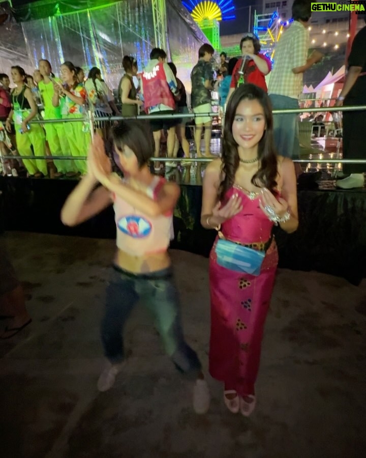 Aniporn Chalermburanawong - 26.1K Likes - สุขสันต์วันเกิดเพื่อนเอแคลร์ วันนี้พี่จินพาพี่นางมางานเอแคลร์ได้แล้วนะ😜🫶🏻🎂 @juepakofficial
#เอแคลร์เฟสติวัล #วันเกิดเอแคลร์