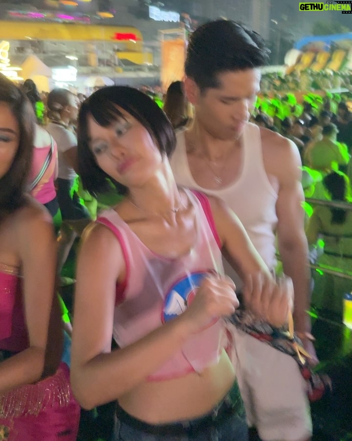Aniporn Chalermburanawong - 26.1K Likes - สุขสันต์วันเกิดเพื่อนเอแคลร์ วันนี้พี่จินพาพี่นางมางานเอแคลร์ได้แล้วนะ😜🫶🏻🎂 @juepakofficial
#เอแคลร์เฟสติวัล #วันเกิดเอแคลร์