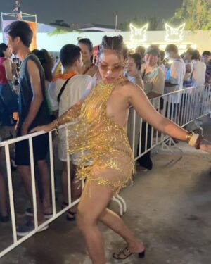 Aniporn Chalermburanawong Instagram - สุขสันต์วันเกิดเพื่อนเอแคลร์ วันนี้พี่จินพาพี่นางมางานเอแคลร์ได้แล้วนะ😜🫶🏻🎂 @juepakofficial 
#เอแคลร์เฟสติวัล #วันเกิดเอแคลร์