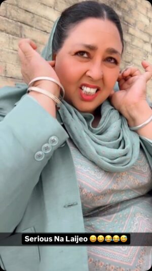 Anita Devgan Instagram - Serious na laijeoo 😀😂😀😅

@anitadevgan101 mam 😂😂😜 #nishabano #shoot #punjabkaur #soon #funnyreel
