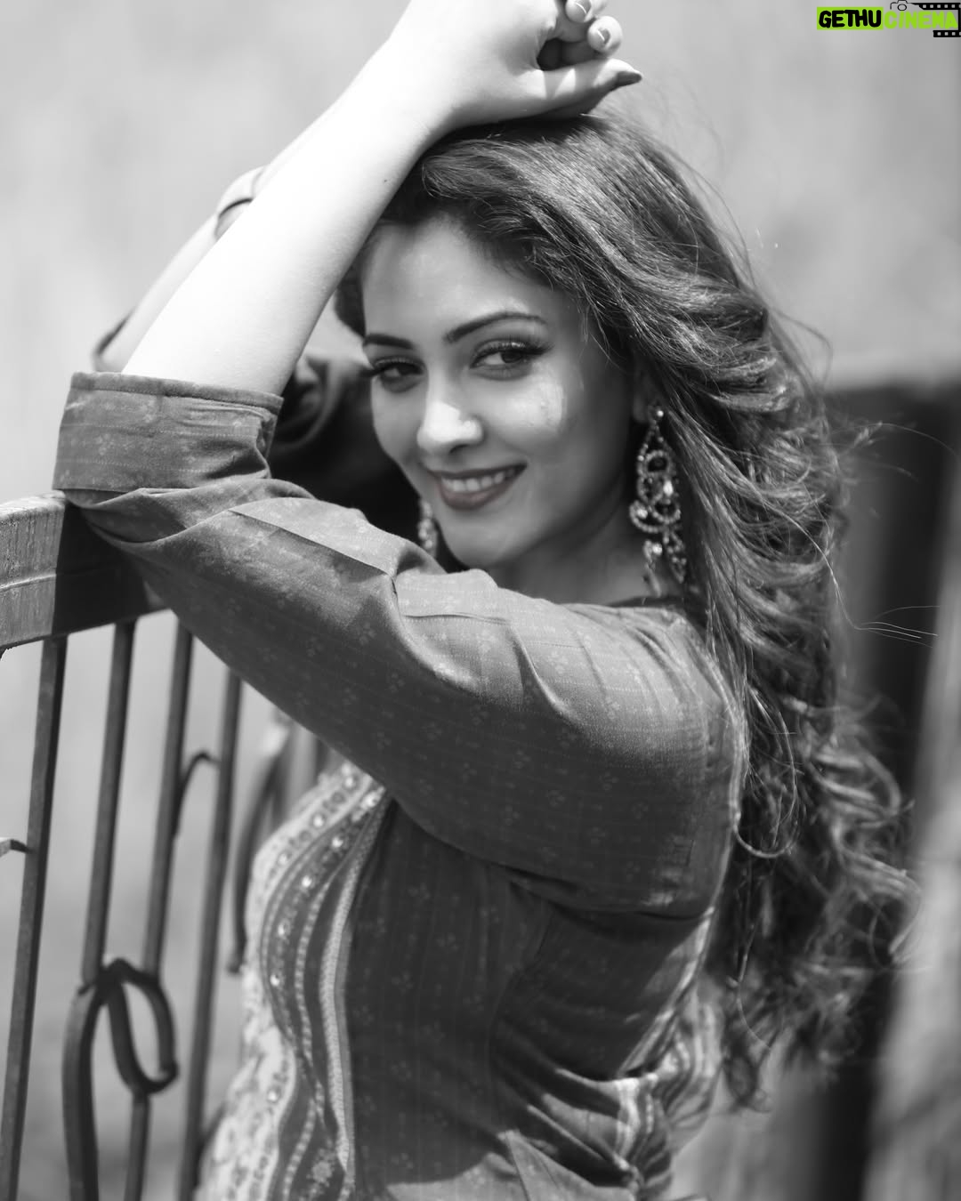 Anju Jadhav - 2.2K Likes - “Lost in the melodies of the past ✨🎶 There’s something so soothing about an old song that wraps my heart in peace and love. 🌼 #Nostalgia #MusicalEscape #OldSoul”