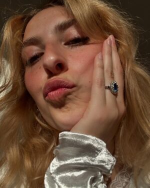 Anna Collins Instagram - 🥰💘