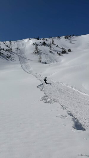 Anna Gasser Instagram - Comp season is over they said ,now it’s gonna be chill they said 😅😂 
 I promise I made it to the jump the next try
📲 @clemensmillauer 
#fail #slam #snowboarding