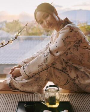 Anna Sawai Instagram - One of the special guests at Tuesday’s #DiorFall25 by @MariaGraziaChiuri collection unveiling, see some snapshots from Dior ambassador @AnnaSawai’s time spent in Kyoto, where she alternated the calm taking of tea with exploring the city and uncovering its reputation as a repository for traditional Japanese savoir-faire, culminating in perfecting her @DiorBeauty look in time to take her front-row seat at the show.  
@Anna_Miyoshi