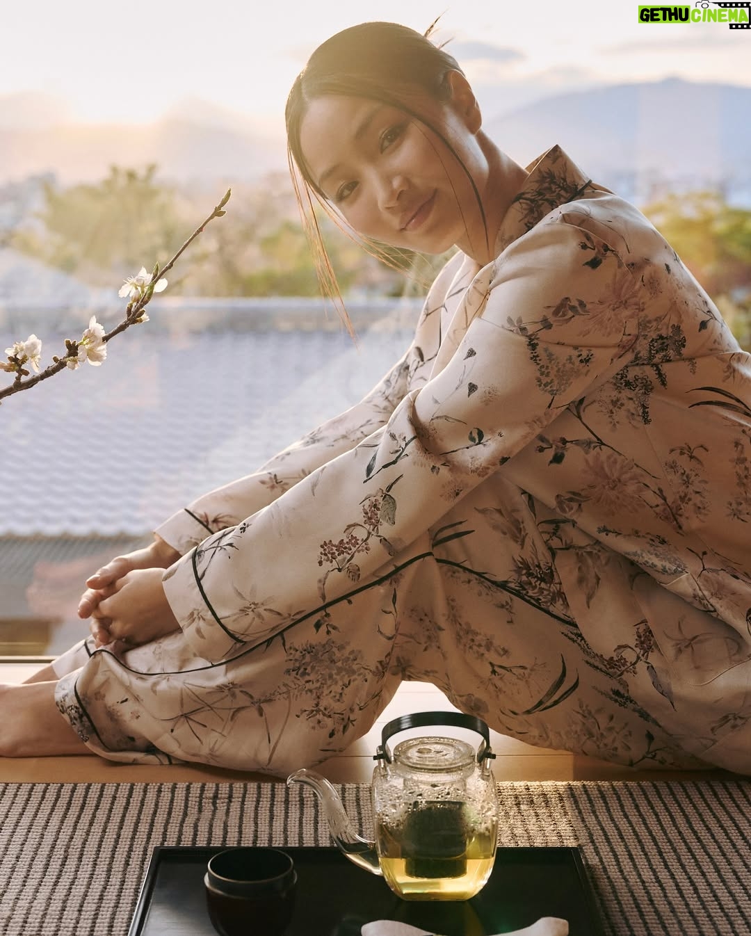 Anna Sawai - 69.3K Likes - One of the special guests at Tuesday’s #DiorFall25 by @MariaGraziaChiuri collection unveiling, see some snapshots from Dior ambassador @AnnaSawai’s time spent in Kyoto, where she alternated the calm taking of tea with exploring the city and uncovering its reputation as a repository for traditional Japanese savoir-faire, culminating in perfecting her @DiorBeauty look in time to take her front-row seat at the show.
@Anna_Miyoshi