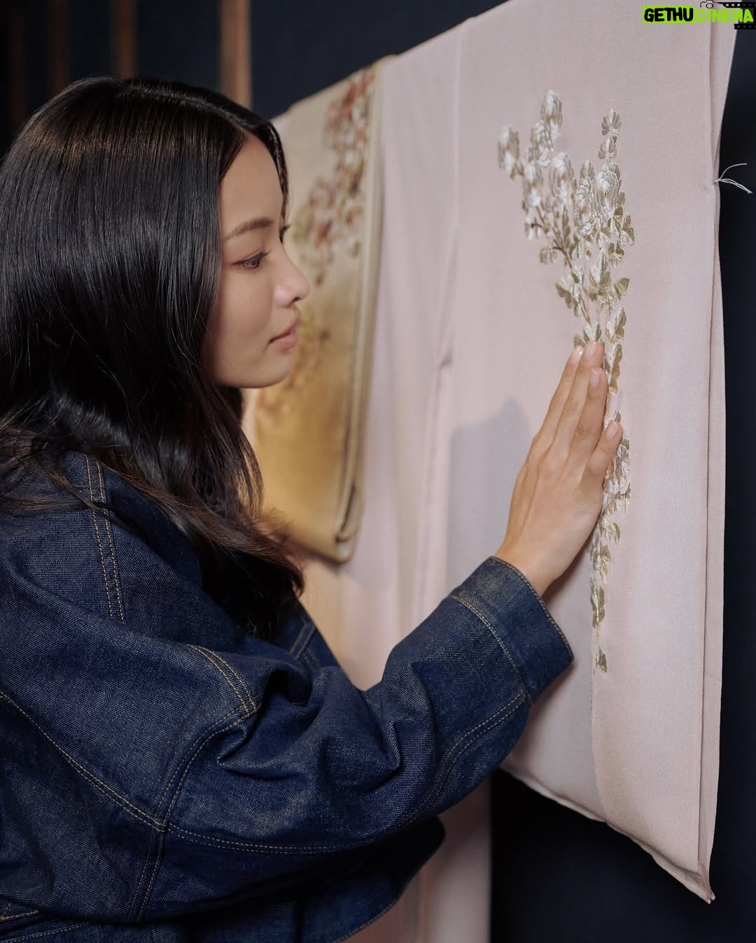 Anna Sawai - 69.3K Likes - One of the special guests at Tuesday’s #DiorFall25 by @MariaGraziaChiuri collection unveiling, see some snapshots from Dior ambassador @AnnaSawai’s time spent in Kyoto, where she alternated the calm taking of tea with exploring the city and uncovering its reputation as a repository for traditional Japanese savoir-faire, culminating in perfecting her @DiorBeauty look in time to take her front-row seat at the show.
@Anna_Miyoshi