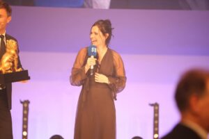 Anna Veith Instagram - Still overwhelmed 🥹 
Receiving the Lifetime Award at the Leonidas Gala yesterday means more than I can put into words. It’s not just about sport. It’s about the people, the journey, the growth. To everyone who supported me, held me up in tough moments, and kept me going – thank you. And to you, Lara – I’m so thankful for all that we’ve shared and still will. ⛷️
 
The end of a career is never the end of a passion. It’s just a new chapter. 💗 Grateful beyond words. 💫

Congratulations to all award winners 🦁
📸 by @salzburgernachrichten
 👗 @femmemaison.official / @corneliatmntz 

#leonidasgala #lifetimeachievement #ski #passion #grateful #Audi