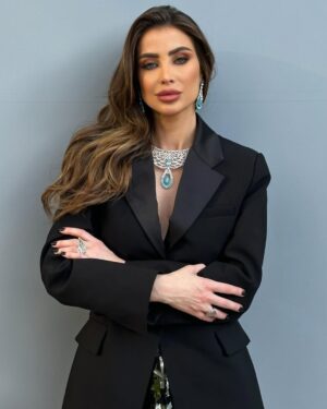 Annabella Hilal Instagram - When they say diamonds are a girl’s best friend 💎 ✨

From my visit yesterday to @garrard ‘s stunning pop boutique at the Mandarin Oriental Jumeira, Dubai

The jewelry is exquisitely crafted, with impeccably cut diamonds that radiate brilliance, showcasing the true elegance of high jewelry

#GarrardIcon