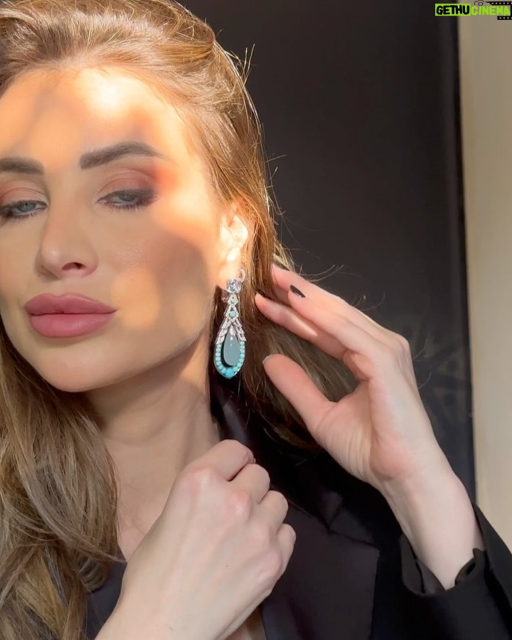 Annabella Hilal - 65.6K Likes - When they say diamonds are a girlās best friend š āØ
From my visit yesterday to @garrard ās stunning pop boutique at the Mandarin Oriental Jumeira, Dubai
The jewelry is exquisitely crafted, with impeccably cut diamonds that radiate brilliance, showcasing the true elegance of high jewelry
#GarrardIcon