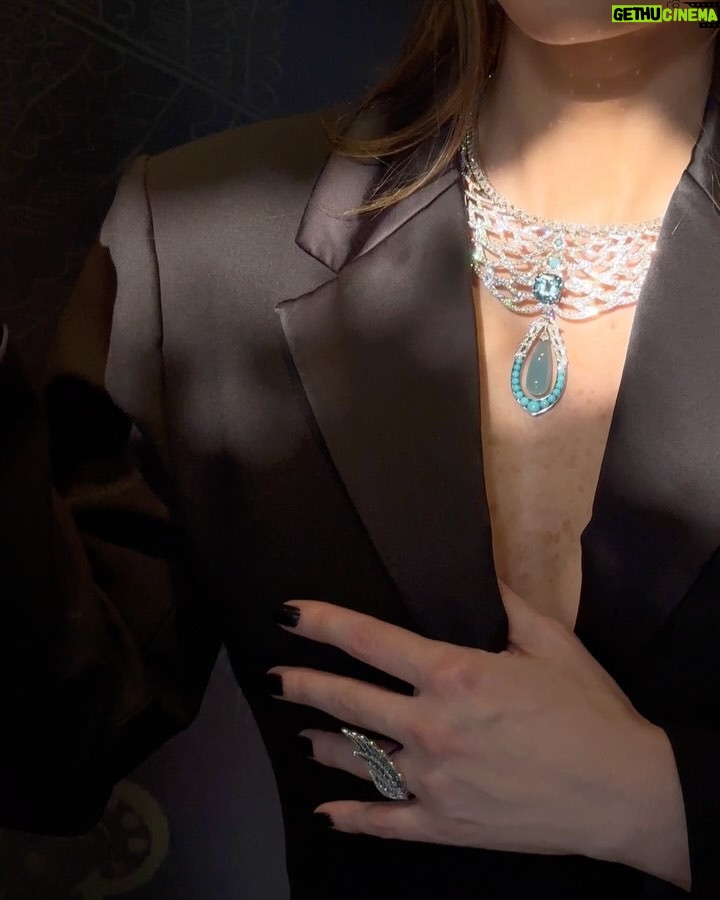 Annabella Hilal - 65.6K Likes - When they say diamonds are a girlās best friend š āØ
From my visit yesterday to @garrard ās stunning pop boutique at the Mandarin Oriental Jumeira, Dubai
The jewelry is exquisitely crafted, with impeccably cut diamonds that radiate brilliance, showcasing the true elegance of high jewelry
#GarrardIcon