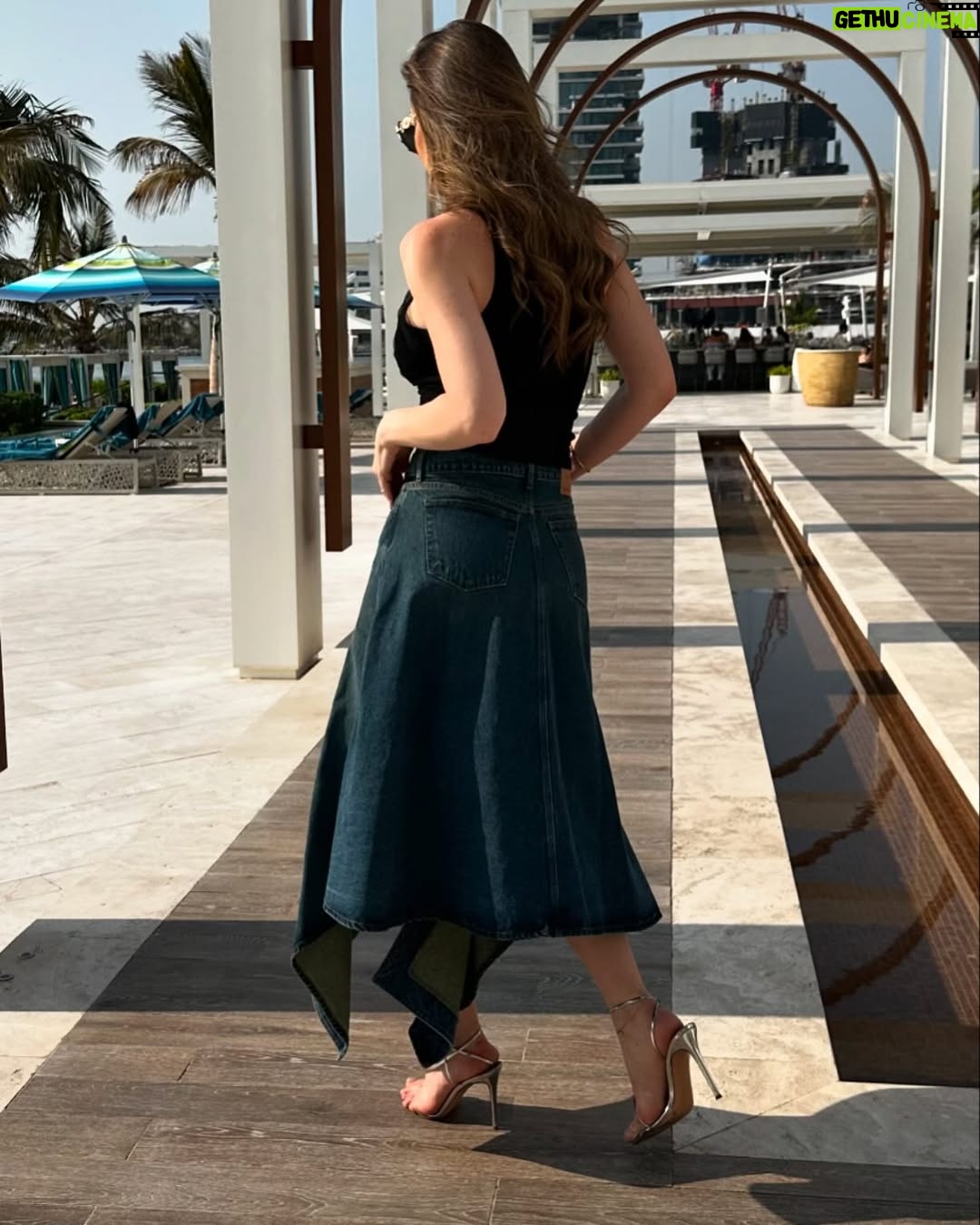 Annabella Hilal - 69K Likes - Dubai days 💫
Also this gorgeous @davidkomalondon top is my latest obsession from @thatconceptstore - I love how versatile it is and how it matches almost everything! So fun and so easy to style ❤️
Skirt @yproject_official also via @thatconceptstore
Shoes @gianvitorossi
Hair & makeup @laloge_uae
