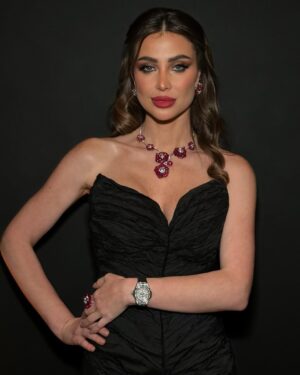Annabella Hilal Instagram - Last night, unveiling 2 stunning timepieces- @hublot ‘s Classic Fusion Abudhabi Limited Edition.

Congratulations @hublotmea & @seddiqi_uae on this incredible launch

Thank you @marmarhalim for this beautiful dress 
& @bonja_by_anthonybonja for the stunning Jewelry ✨ 

Makeup by @shooq.beautyy 

Hair by @umsaeed.hair.styles