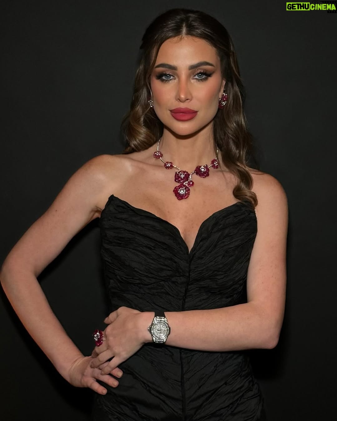 Annabella Hilal - 67.3K Likes - Last night, unveiling 2 stunning timepieces- @hublot ‘s Classic Fusion Abudhabi Limited Edition.
Congratulations @hublotmea & @seddiqi_uae on this incredible launch
Thank you @marmarhalim for this beautiful dress
& @bonja_by_anthonybonja for the stunning Jewelry ✨
Makeup by @shooq.beautyy
Hair by @umsaeed.hair.styles