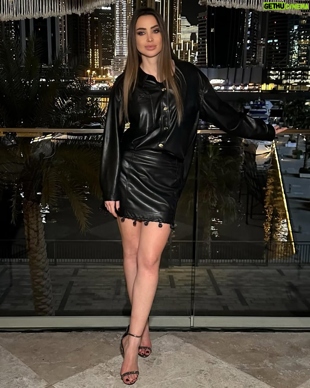 Annabella Hilal - 66.6K Likes - Obsessed with this @_aje_ set 🖤
Look via @etoilelaboutique
Hair & makeup @laloge_uae
Shoes @lesilla