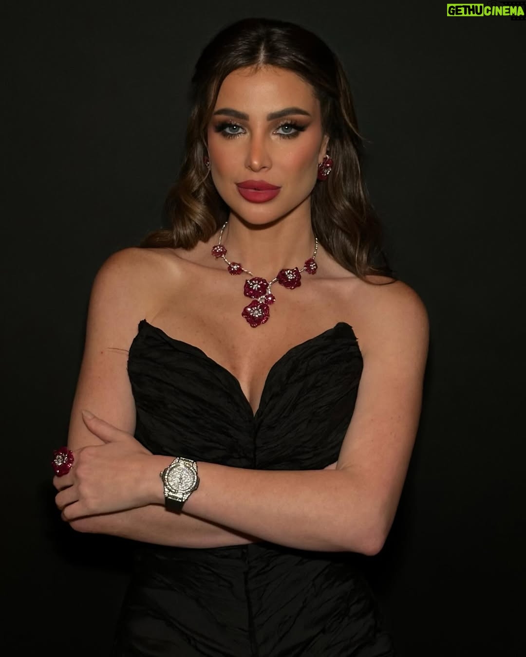 Annabella Hilal - 67.3K Likes - Last night, unveiling 2 stunning timepieces- @hublot ‘s Classic Fusion Abudhabi Limited Edition.
Congratulations @hublotmea & @seddiqi_uae on this incredible launch
Thank you @marmarhalim for this beautiful dress
& @bonja_by_anthonybonja for the stunning Jewelry ✨
Makeup by @shooq.beautyy
Hair by @umsaeed.hair.styles