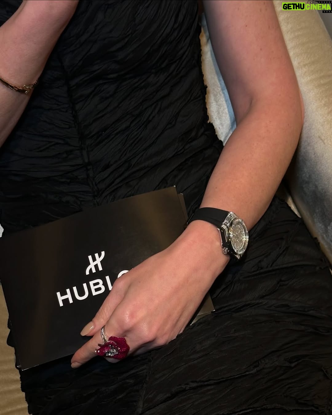 Annabella Hilal - 67.3K Likes - Last night, unveiling 2 stunning timepieces- @hublot ‘s Classic Fusion Abudhabi Limited Edition.
Congratulations @hublotmea & @seddiqi_uae on this incredible launch
Thank you @marmarhalim for this beautiful dress
& @bonja_by_anthonybonja for the stunning Jewelry ✨
Makeup by @shooq.beautyy
Hair by @umsaeed.hair.styles