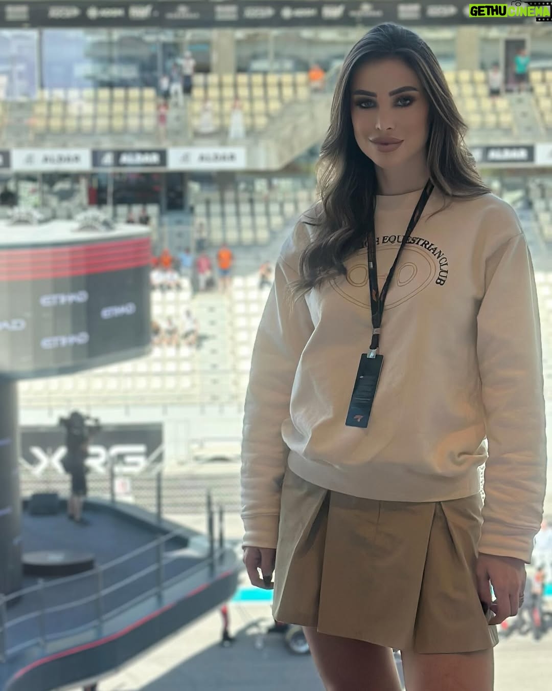 Annabella Hilal - 70.7K Likes - F1- What an experience 🏎️ 🌪️
In @sportyandrich via @etoilelaboutique
Hair & makeup @laloge_uae
Watch @hublotmea @hublot
@visitabudhabi @visitabudhabiar @yasisland @f1