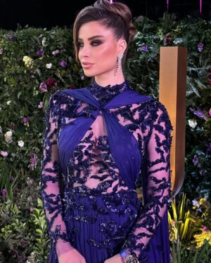 Annabella Hilal Instagram - Award season could not have started any better 💫 

@joyawards - every year this experience gets better and better, thank you for having me ❤️

& thank you to the amazing @zuhairmuradprivate @zuhairmuradofficial for this incredible dress, you are a true artist ❤️

Watch @hublot @hublotmea 

Jewelry @lustro_md 

Bag @jimmychoo 

Shoes @lesilla 

Hair @ebtssam_hair 

Makeup @darinmakeup_artist 

📷 @nano1oo 

Management @hharabia