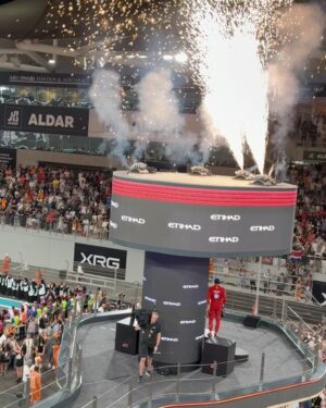 Annabella Hilal Instagram - F1- What an experience 🏎️ 🌪️ 

In @sportyandrich via @etoilelaboutique 

Hair & makeup @laloge_uae 
Watch @hublotmea @hublot 
@visitabudhabi @visitabudhabiar @yasisland @f1