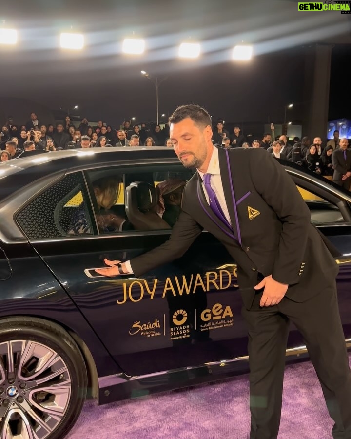 Annabella Hilal - 11.5K Likes - Award season could not have started any better š«
@joyawards - every year this experience gets better and better, thank you for having me ā¤ļø
& thank you to the amazing @zuhairmuradprivate @zuhairmuradofficial for this incredible dress, you are a true artist ā¤ļø
Watch @hublot @hublotmea
Jewelry @lustro_md
Bag @jimmychoo
Shoes @lesilla
Hair @ebtssam_hair
Makeup @darinmakeup_artist
š· @nano1oo
Management @hharabia