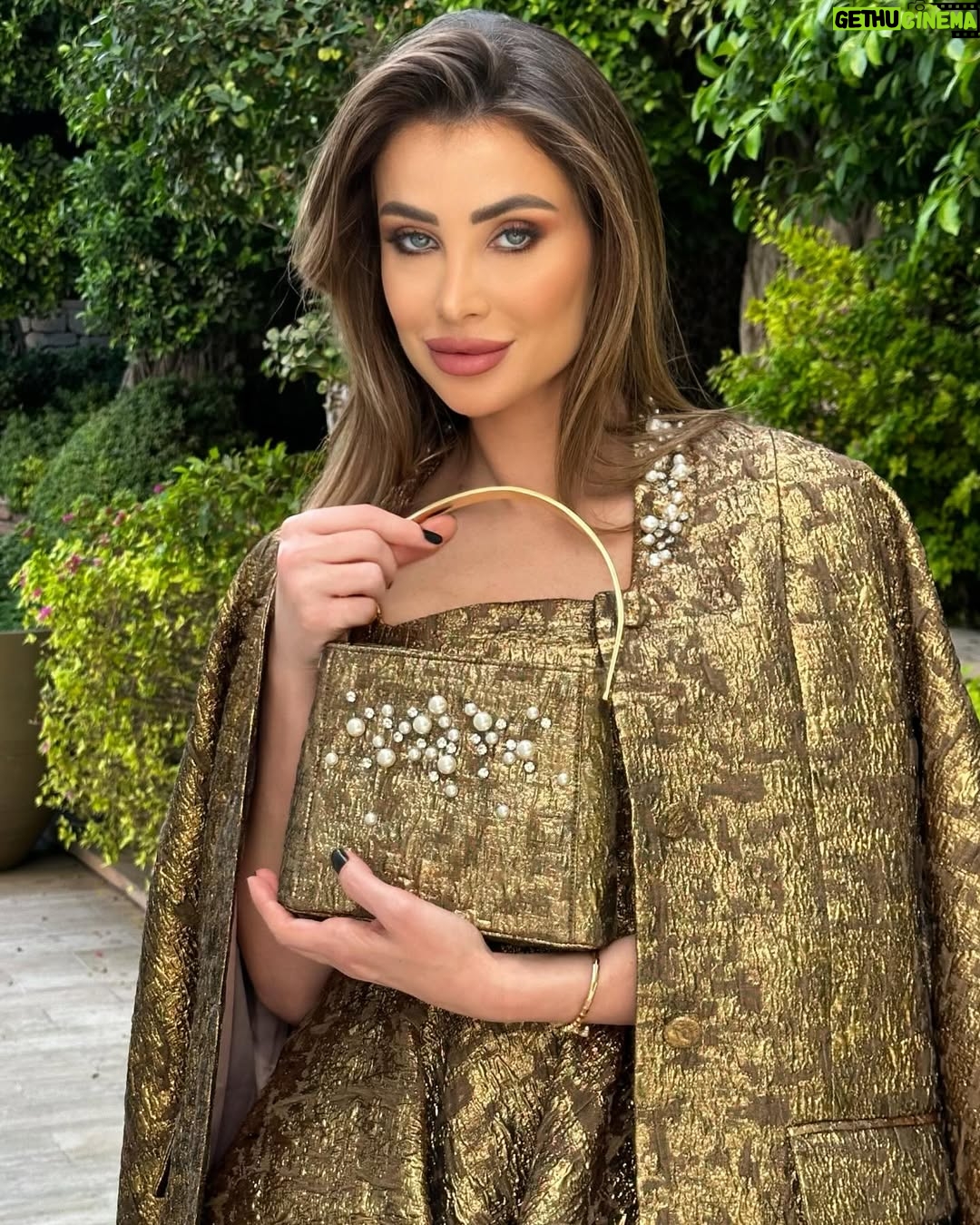 Annabella Hilal - 63.7K Likes - A little bit of gold coming your way 💫
My personal favorite from The Savoir Collection - @andotherstories
Hair & makeup by @laloge_uae