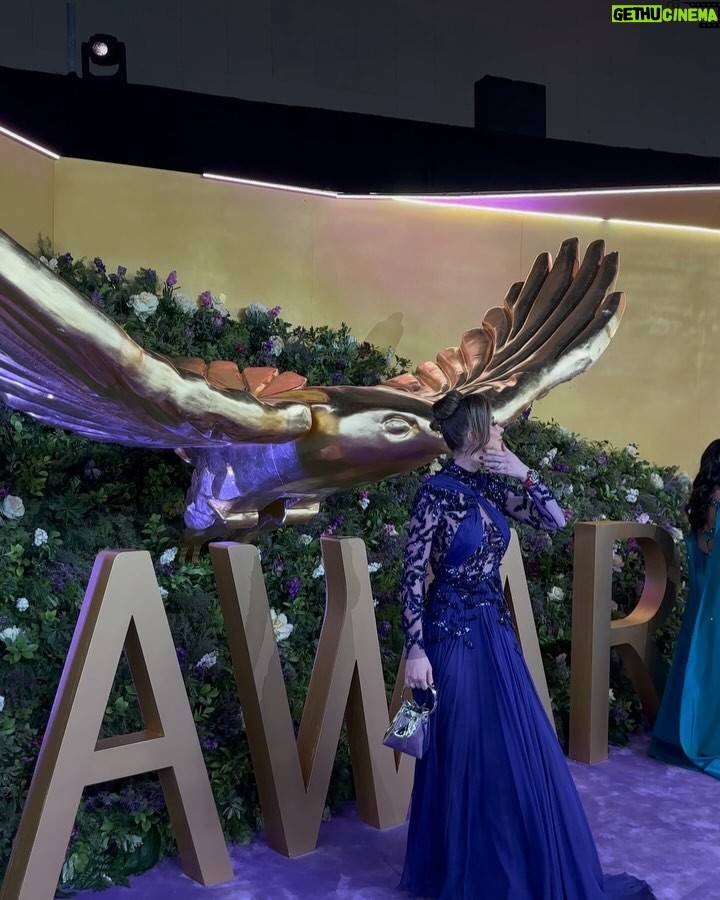 Annabella Hilal - 11.5K Likes - Award season could not have started any better š«
@joyawards - every year this experience gets better and better, thank you for having me ā¤ļø
& thank you to the amazing @zuhairmuradprivate @zuhairmuradofficial for this incredible dress, you are a true artist ā¤ļø
Watch @hublot @hublotmea
Jewelry @lustro_md
Bag @jimmychoo
Shoes @lesilla
Hair @ebtssam_hair
Makeup @darinmakeup_artist
š· @nano1oo
Management @hharabia