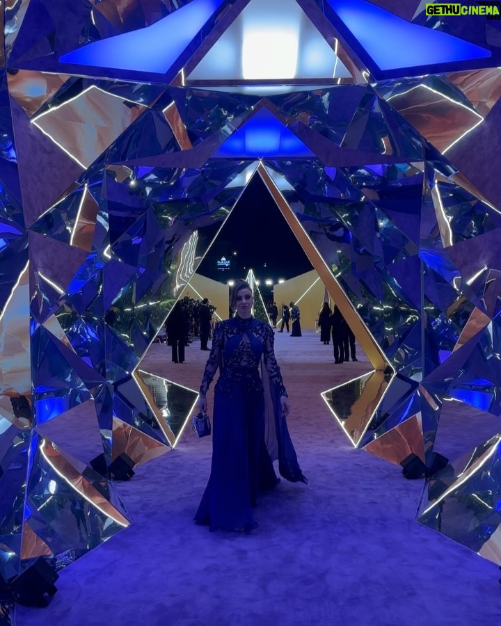 Annabella Hilal - 11.5K Likes - Award season could not have started any better š«
@joyawards - every year this experience gets better and better, thank you for having me ā¤ļø
& thank you to the amazing @zuhairmuradprivate @zuhairmuradofficial for this incredible dress, you are a true artist ā¤ļø
Watch @hublot @hublotmea
Jewelry @lustro_md
Bag @jimmychoo
Shoes @lesilla
Hair @ebtssam_hair
Makeup @darinmakeup_artist
š· @nano1oo
Management @hharabia