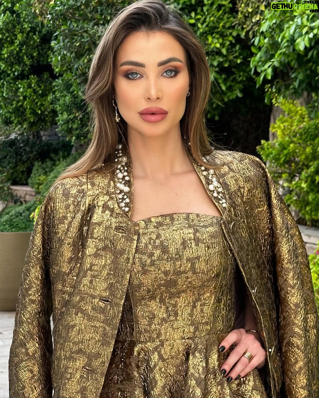 Annabella Hilal - 63.7K Likes - A little bit of gold coming your way 💫
My personal favorite from The Savoir Collection - @andotherstories
Hair & makeup by @laloge_uae