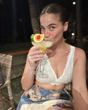 Anne Curtis Instagram - So MARCH fun. Felt like the month literally “swung” by ✨

• Ginangang
 • twinkle toes 
• sa balsa 
• coffee date 
• mamangs 4eva! 
• fancy schmancy brekkie
• coco grove 😍
• found her 
• bumped into someone I'm voting for! ✋🏻
• rare glamz moment 
• uhoh and so it's begun 
• Mia & Pat tracking day 
• GG
• JABEEE
• parang rides 
• DGTE run crew 
• mesmerizing 
• First time to see Gayuma 
• reunited with my lurve  @bretmanrock 
• swing swing! 

#calANNEdar #calANNEdar2025