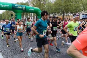 Anne Hidalgo Instagram - Depuis ce matin, vous êtes plus de 56 000 coureuses et coureurs dans nos rues pour le Marathon de Paris !

Bravo à toutes et à tous !

📸 Henri Garat/Ville de Paris