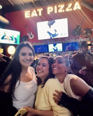 Annie Ilonzeh Instagram - We screened the pilot here back in 2017. It’s become our spot for so many @swatcbs watch parties. 📺🎉

Last night, we packed the same place with our cast, crew, writers, PAs, and friends to watch what could be one of our last episodes together. 

This show gave us so much. Grateful for the memories, laughs, good times, and good pizza. 🎸🍕🎬🖤

#SWATFam #RocknPies #20Squad #RollSWAT