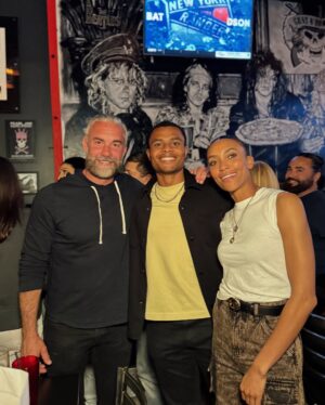 Annie Ilonzeh Instagram - We screened the pilot here back in 2017. It’s become our spot for so many @swatcbs watch parties. 📺🎉

Last night, we packed the same place with our cast, crew, writers, PAs, and friends to watch what could be one of our last episodes together. 

This show gave us so much. Grateful for the memories, laughs, good times, and good pizza. 🎸🍕🎬🖤

#SWATFam #RocknPies #20Squad #RollSWAT