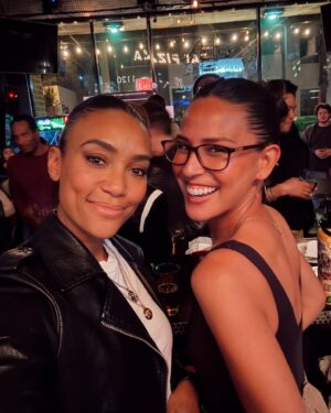 Annie Ilonzeh Instagram - We screened the pilot here back in 2017. It’s become our spot for so many @swatcbs watch parties. 📺🎉

Last night, we packed the same place with our cast, crew, writers, PAs, and friends to watch what could be one of our last episodes together. 

This show gave us so much. Grateful for the memories, laughs, good times, and good pizza. 🎸🍕🎬🖤

#SWATFam #RocknPies #20Squad #RollSWAT