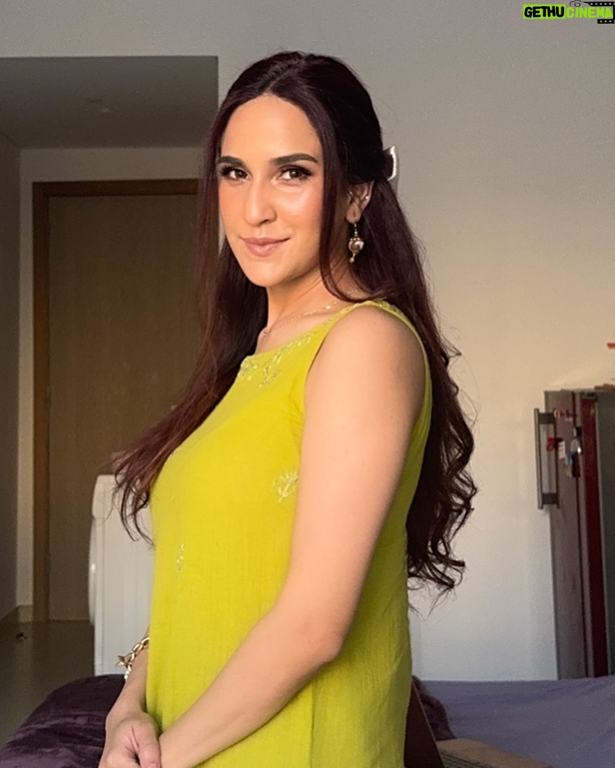 Anoushay Abbasi - 9.7K Likes - Eid Mubarak! ✨
- Eid first day is not the same without my family but i still got dressed and made it to instagram lol i’m super proud of myself because the spirit is still alive and thats what matters.
I miss my family and all my friends in Pakistan ♥️