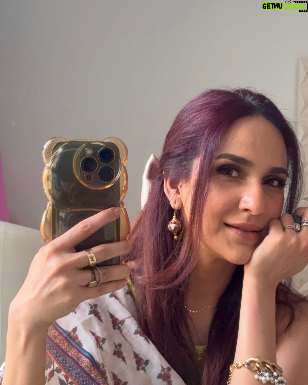 Anoushay Abbasi - 9.7K Likes - Eid Mubarak! ✨
- Eid first day is not the same without my family but i still got dressed and made it to instagram lol i’m super proud of myself because the spirit is still alive and thats what matters.
I miss my family and all my friends in Pakistan ♥️