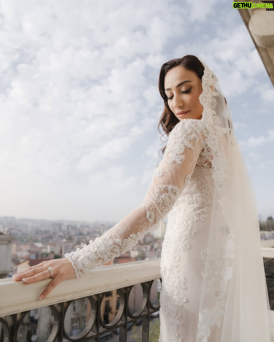 Anoushey Ashraf - 16.6K Likes - @anousheyashraf & Shahab 🖤✨ // A night in @perapalacehotel Istanbul Turkey.