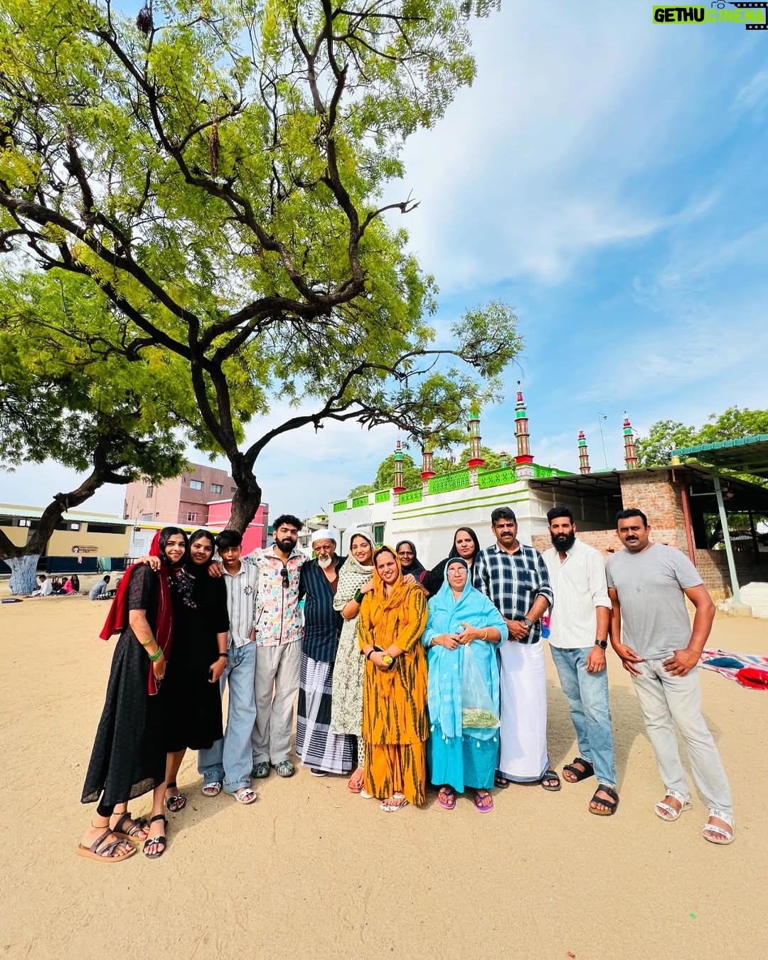 Anshita Akbarsha - 57.5K Likes - “Treat your family like friends and your friends like family.”🧿🙌🏻
@neethu_sumi, @anzil_gulami, @sinasinath, @dhulkargulami, @saji__am, @nera_lu_ne_, @shamla_shamla4, @_rashiiiiihh, @raziiihhh, @_far_s_ana__