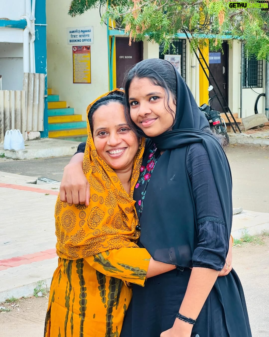Anshita Akbarsha - 57.5K Likes - “Treat your family like friends and your friends like family.”🧿🙌🏻
@neethu_sumi, @anzil_gulami, @sinasinath, @dhulkargulami, @saji__am, @nera_lu_ne_, @shamla_shamla4, @_rashiiiiihh, @raziiihhh, @_far_s_ana__