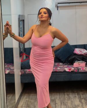 Antara Biswas Instagram - Pinkalicous Vibes 💕💖💓💞💘…. #aboutlastnight #phodcastwithelvish 

Managed by: @riyashhh269 
Hairstyling: @shab_qureshi786 
Mua: @makeupbyshahrooq 
Assisted by : @deepakpathak663
