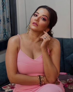 Antara Biswas Instagram - Pinkalicous Vibes 💕💖💓💞💘…. #aboutlastnight #phodcastwithelvish 

Managed by: @riyashhh269 
Hairstyling: @shab_qureshi786 
Mua: @makeupbyshahrooq 
Assisted by : @deepakpathak663