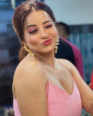 Antara Biswas Instagram - Pinkalicous Vibes 💕💖💓💞💘…. #aboutlastnight #phodcastwithelvish 

Managed by: @riyashhh269 
Hairstyling: @shab_qureshi786 
Mua: @makeupbyshahrooq 
Assisted by : @deepakpathak663