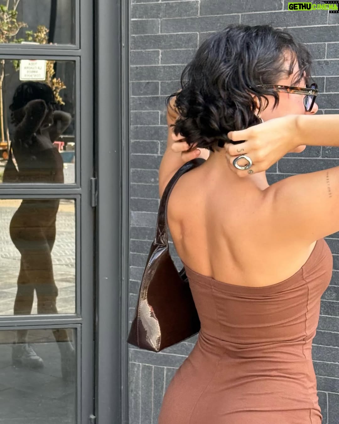 Antonia Bosman - 9K Likes - 🤎