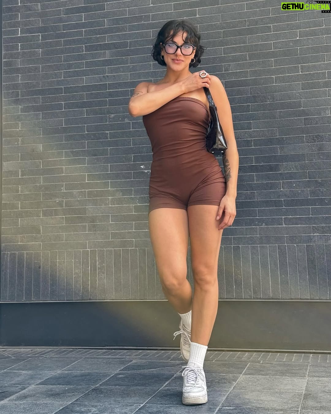 Antonia Bosman - 9K Likes - 🤎