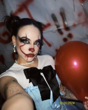 Antonia Bosman Instagram - Hi Georgie 🤡🎈