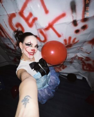 Antonia Bosman Instagram - Hi Georgie 🤡🎈