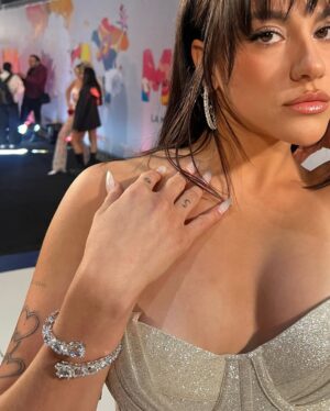 Antonia Bosman Instagram - 🧜🏼‍♀️✨💎 @premiosmusa 

styling x @piolavidal 
beauty x @humbertomoyav 
corset x Rodrigo Valenzuela @rvcouture 
falda x @nicolettavalentina 
joyas x @swarovski 
mngmt x @chepemejias 
fotos x @diegoescap