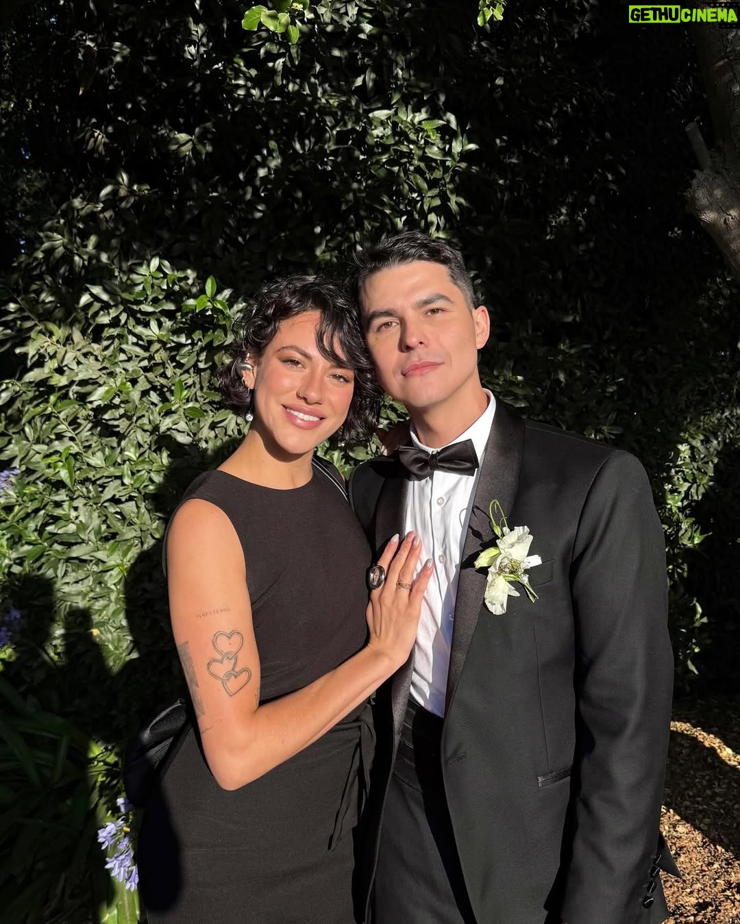Antonia Bosman - 15.9K Likes - ayer en el matri de mi @carlitosarratiaguerra & @ignaciovicenciob 🥹💍 gracias por hacerme parte de una noche tan hermosa y especial! que viva el amorrrrrrr 🤍